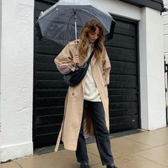 Discover over 42 stylish rainy day outfits that blend functionality with fashion. From waterproof boots to chic raincoats, find inspiration to stay dry and look fabulous no matter the weather. Perfect for anyone looking to elevate their rainy day wardrobe! Rainy Day Outfit 2024, Outfits For Rainy Days, Rainy Day Outfit For Summer, Outfit For Rainy Day, Super Casual Outfits, Yellow Rain Jacket, Gloomy Weather