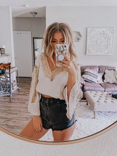 Summer Fling, Sculptural Fashion, Summer Shorts Outfits, Perfect Closet, Fashion Closet, Baby Videos, Fashion Hacks, Summer Clothing, Style And Grace