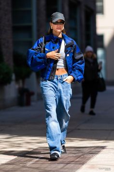 Celebrity Outfits 2023, Hailey Bieber New York, Model Off Duty Style Casual, Hailey Bieber Outfits Street Style, Hailey Outfits, Hailey Style, Hailey Bieber Street Style, Biker Jacket Style, Hayley Bieber