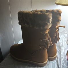 Cheetah Girls Winter Boots New, Size 2m, Tasseled Inback With Bow. Faux Fur Lined. Non-Smoking. Never Worn. #310 New Casual Brown Boots With Tassels, Happy Shoes, Girls Winter Boots, Winter Boots, Kids Shoes, Black And Brown, Faux Fur, Kids Shop, Shoe Boots