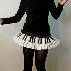 Fran Fine Piano Skirt, Piano Skirt Outfit, Piano Outfit, Moschino 90s, Piano Clothes, Piano Skirt, Piano Dress, Thrift Bundle, 90s Style Icons