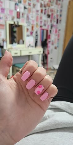 Smiley Face Nails Aesthetic, Pink Smiley Face Nails, Nails Short Pastel, Aesthetic Nails Short, Smiley Face Nails, Pink Smiley Face, Face Nails, Teen Nails, Pink Smiley