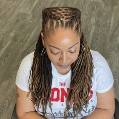 Dred Locks Styles Black Women, Loc Styles For Big Foreheads, Simple Loc Styles Long, Dred Locks Hair Styles For Women, Loc Ponytail Styles Dreadlocks, Long Dreadlock Styles For Women, Long Loc Styles Women, Dreadlock Hairstyles Black Women