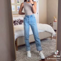 Abrocrombie And Fitch Jeans, Girl In The Mirror, Straight Jeans Outfit, Outfit Inso, High Rise Straight Jeans, 90s Baggy, Jean Color, Shirt Tucked In, Love Jeans