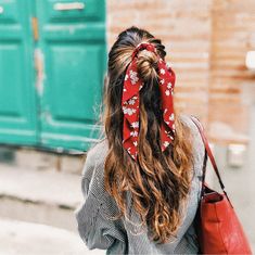 Hairscarf from Scrunchie is back 💃🏼❤️ Bandana Hair, Hair Scarf Styles, Clip Hairstyles, Hair 2018, Bandana Hairstyles, Hair Girl, Homecoming Hairstyles, Down Hairstyles