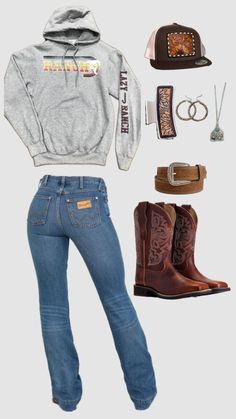 Cowgirl Style Outfits For School, Western Basic Outfits, Country Fits For School, Horseback Riding Outfit Western, Fall Outfits Country, Cute Country Girl Outfits, Fall Country Outfits, Western Outfit Inspiration, Country Outfit Ideas