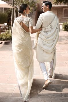 The silver wrinkled tissue sari is complemented by a moon-inspired blouse adorned with little crescents all over the sleeves in rustic zardozi pittan over silk. White Hindu Wedding, Ivory Sari, Tassel Blouse, White Saree, Hem Blouse, Organza Saree, Cut Work, Indian Design, Blouse Design