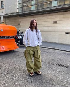 Stussy Cargo Pants, Baggy Cargo Pants Outfit, Khaki Pants Outfit, Stussy Streetwear, Cold Outfit, Cargo Pants Baggy, 23 Fashion, Baggy Cargo Pants