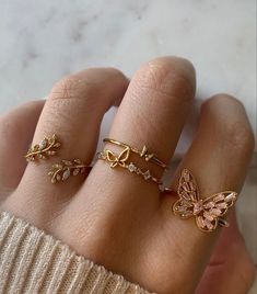 Hand Jewelry Rings, Indie Jewelry, Jewelry Accessories Ideas, Dope Jewelry, Girly Accessories, Butterfly Ring, Classy Jewelry, Fancy Jewellery, Fancy Jewelry