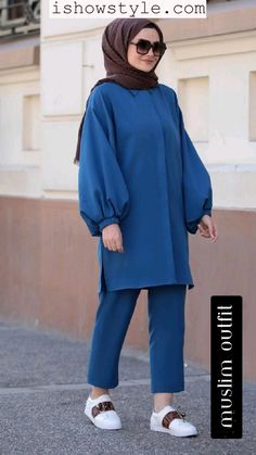 Trendy Long Abaya Design ideas - Unique Colors of abaya outfit ideas Trendy Shirt Designs, Muslim Outfits Casual, Stylish Short Dresses, Fashion Top Outfits, Modesty Fashion, Hijabi Outfits Casual, Muslim Outfits, Simple Pakistani Dresses, Muslim Fashion Outfits