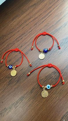 Pulseras hechas a mano en Mexico Ojo Bracelets, Evil Eye Jewelry Bracelet, Braided Bracelet Diy, Eye Bracelets, Space Jewelry, Beaded Necklace Diy, Diy Bracelet Designs, Baby Bracelet, Beaded Bracelets Diy