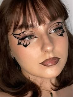 Butterfly Makeup, Makijaż, Makijaż oka, Nude Lips, Eyeliner Eyeliner Styles Easy, Easy Halloween Eyeliner, Eyeliner Ideas Creative, Halloween Eyeliner Ideas, Halloween Eyeliner Looks, Halloween Eyeliner, Eyeliner Ideas, Cute Halloween Makeup