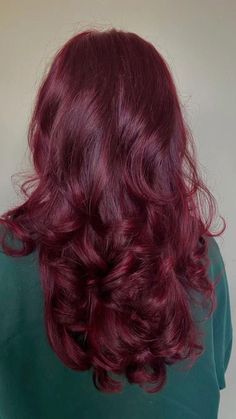 Step Up Your Hair Game with Cherry Red Styles Cabernet Hair Color, Burgundy Hair Aesthetic, Maroon Red Hair, Dark Cherry Red Hair, Cherry Red Hair Color, Purple Red Hair, Red Hair Streaks, Hair Baddie, Red Purple Hair