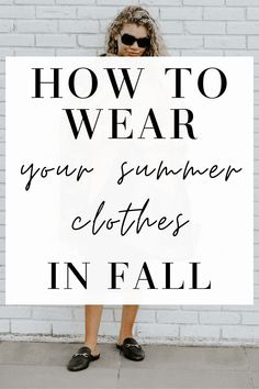 One big way to maximize your wardrobe is to make your summer clothes work for fall/winter and vice versa. You can get more mileage out of your wardrobe by making your summer clothes work for the colder seasons. And not only that, but you’ll save money by buying fewer clothes as well. Here’s how! Fall Outfits Minimalist, Weekend Getaway Outfits, Fall Outfits 2017, Fall Weekend Outfits, Fun Outfits, Autumn Weekend, Fall Transition Outfits, Dresses Fall, Outfit Layout