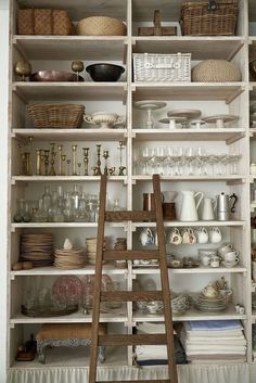 nancy meyers aesthetic, nancy meyers interiors, nancy meyers kitchen, nancy meters decorations Kitchen Restoration, Stand Alone Tub, Nancy Meyers, Pantry Design, Dream Home Design, 인테리어 디자인, Kitchen Inspirations, Interior Inspiration