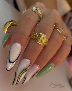 Manicured Nails, Stiletto Nails Designs, Nail Designs Glitter, Fabulous Nails, Classy Nails, Chic Nails, Dope Nails, Short Acrylic Nails, Best Acrylic Nails