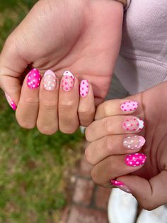 Barbie nail inspo - pink nail inspo- polkadot nail inspo - pink french tips Summer Back To School Nails, Sns Short Nails Designs, Pink Fall Nails 2023, Pink Gel Mani, Pokadot Nails Short, Pink Nails Dots, Poke A Dot Nails, Pink Dots Nails, Cute Nail Ideas For Short Nails