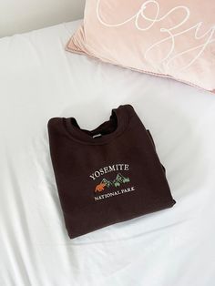 Yosemite National Park Embroidered Crewneck Winter - Etsy Brown Crew Neck Top With Embroidered Logo, Brown Crew Neck College Sweatshirt, Brown Embroidered Sweatshirt, Crew Neck Outdoor Sweatshirt, National Park Merch, Yosemite Embroidery, Yosemite Sweatshirt, Brown Crewneck, Brown Sweatshirt