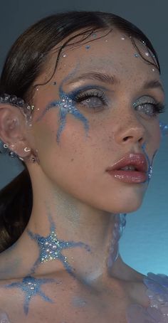 Mermaid Make Up Halloween, Ocean Inspired Makeup Looks, Siren Halloween Costume Diy, Siren Halloween Costume Aesthetic, Scary Siren Makeup, Water Element Makeup, Siren Make Up, Starfish Makeup, Water Fairy Makeup