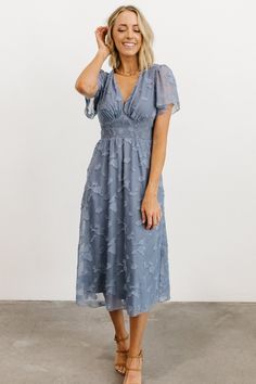 Resort Attire, Lisa Baby, Smart Casual Dress, Tulle Maxi Dress, Midi Dress Blue, Estilo Hippie, Baltic Born, Summer Wedding Guests, Guest Attire