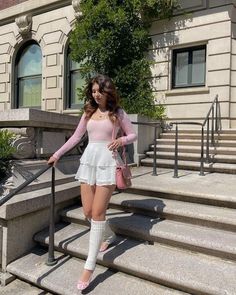 Miniskirt Outfits Summer, Ruffle Skirt Outfit, Cozy Winter Outfits, Ballet Class, Miniskirt Outfits, Instagram Outfits, Elle Fanning, Fashion Mistakes, Feminine Outfit