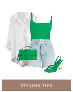 Green Jacquemus Bag Outfit, Green Bags Outfits, Green Heel Outfits, Outfits With Green Bag, Outfits With Green Heels, Light Green Shorts Outfit, Green Bag Outfit Summer, Green Outfit Ideas Summer, Shorts Verdes Outfits