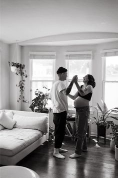 An intimate in-home maternity session located in the San Francisco Bay Area. This maternity session was shot by Jessyka Marques | Bay Area Maternity Photographer. For more inspiration on in-home sessions, family sessions, maternity sessions or couple sessions contact Jessyka to book your session! Intimate Maternity Photos At Home, Cozy Indoor Maternity Photos, Maternity With Family, In Home Family Maternity Session, Im Home Maternity Shoot, Couple Home Shoot, Maternity Photos City, Documentary Maternity Shoot, Lifestyle Maternity Photos