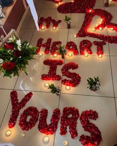 Couples Date Night Aesthetic At Home, Date Night Decoration Ideas, Surprise Girlfriend Ideas, Romantic Surprise For Him At Home, Date Night Beauty, Date Ideas For Him, Gf Proposal Ideas, Wedding Night Room Decorations