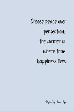 a blue background with the words, choose peace over perfection the form is where true happiness lives