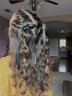 Hairdos For Curly Hair, Women's Hairstyles, Business Hairstyles, Penteado Cabelo Curto, Hairdo For Long Hair