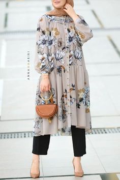 Tunic Hijab Style Casual, Modest Wear Muslim Casual, Tunik Hijab Style Casual, Tunik Hijab Style, Annah Hariri, Hm Outfits, Dresses Hijab, Hijab Trends