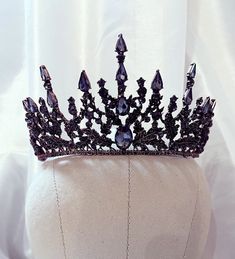 Beautiful vintage inspired black rhinestone Victorian crown with Austrian crystals. Perfect for a special occasion. Black Crowns Queens, Black And Blue Crown, Black And Purple Crown, Black Tiara Gothic, Dsmp Outfits, Gothic Tiara, Ballet Crowns, Victorian Crown, Queen Crowns