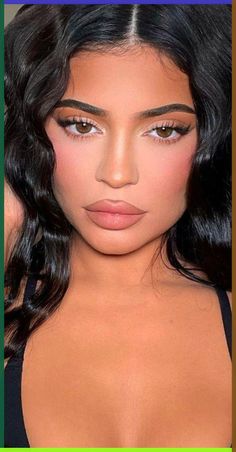 Kylie jenner beauty #kyliejenner #beatifulgirl Kylie Jenner Pink Blush, Kylie Jenner Soft Glam, Soft Glam Makeup Mixed Women, Kiley Jenner Makeup, Glowy Full Glam Makeup, Kylie Jenner Makeup Looks Glam, Matt Makeup Look, Kylie Makeup Look, Makeup Looks Kylie Jenner