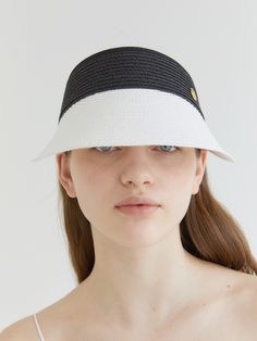 Editor's Notehalden is a brand that started with the minimalism and warm sensibility of Northern Europe. - Color block raffia visor- Size adjustable with a velcro strap on the back- Brand logo pendant point- High-quality items made by artisans- Lightweight and breathable Measurements (in.)- Head Girth: 21.65 in. ~ 24.41 in.- Visor: 3.94 in.- Depth: 1.97 in. Composition & Care- 100% Raffia- Do not wash- Do not dry clean- Wipe off moisture and stains with a dry cloth- Do no Casual White Wide Brim Visor, Casual White Wide-brim Visor, Casual White Visor For Spring, Northern Europe, Velcro Straps, Brand Logo, Color Block, Accessories Hats, White And Black