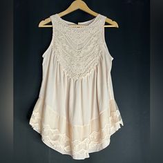 Nwt Feminine Lace Top Button Back Pleated Waist Polyester Fabric Light Pink Peach Cute Sleeveless Top With Lace Trim, Cute Sleeveless Lace Trim Tops, Feminine Sleeveless Tops With Crochet Trim, Cute Lace Trim Blouse For Summer, Sleeveless Beige Blouse With Lace Trim, Cute Sleeveless Blouse, Cute Sleeveless Lace Top, Casual Cream Tops With Lace Patchwork, Casual Tops With Lace Patchwork For Daywear