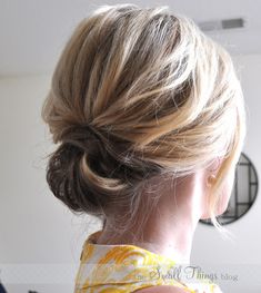 The Chic Updo – The Small Things Blog Work Updo, Chignon Simple, Small Things Blog, Side Updo, Best Wedding Hairstyles, Bridesmaid Hair Short, Work Hairstyles, Short Hair Updo, African Braids Hairstyles