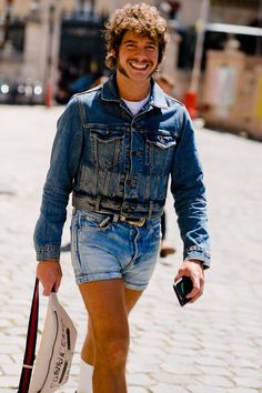 Mens Dressing Styles Casual, 70s Fashion Men, 80s Fashion Men, Street Style Paris Fashion Week, Paris Fashion Week Men, Most Stylish Men, Mens Shorts Outfits, Fashion Idol, Estilo Hippie