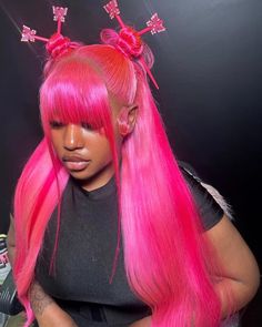 Super cute pink hairstyle 💝😻 Girl @_iamhannahmarie 🛒DM for wig link or 𝐂𝐡𝐞𝐜𝐤 𝐭𝐡𝐢𝐬 𝐰𝐢𝐠 𝐨𝐧 𝐦𝐲 𝐛𝐢𝐨 - Color Wigs * 👑Summer Hot Sale.🌈35 New Colors Hair Arrived in site🏄🏽‍♀️ * 👑ʟɪᴍɪᴛ ᴛɪᴍᴇ& ǫᴜᴀɴᴛɪᴛʏ 50% ᴏғғ sᴘᴇᴄɪᴀʟ sᴀʟᴇ ᴏɴʟɪɴᴇ ɴᴏᴡ . ————————— 🎀Get your dream hair with our customized wigs and extensions! Website: www.libeautyhair.com ____________________________________________ # #Hairstylists #LondonHairstylist #Cabelo #qurantine #londonhairdresser #dbphair #frontal #laid #whatfrontal #frontalwig... Exotic Hairstyles For Black Women, Pink Hairstyles Black Women, Colored Lace Front Wigs Black Women, Pink Wig Hairstyles, Unique Wig Hairstyles, Birthday Wigs, 28 Inch Wig, Pink Hairstyles, Wigs Styles