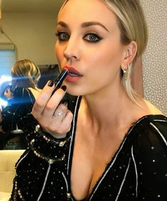 Kayley Cuoco, Kaley Couco, Stylish Artwork, Kaley Cuoco, People's Choice Awards, Big Bang Theory, On Set, Organic Skin Care, Green Eyes