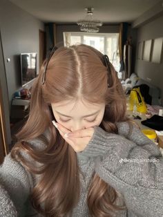 Hair Color Simple, Korean Hair Color Balayage, Neutral Hair Dye Ideas, Cottagecore Hair Color, Korean Hair Color 2024 Trends, Elegant Hair Color Classy, Hair Colors For White Skin, Korean Color Hair, Subtle Colored Hair