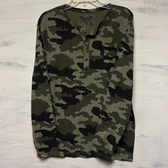 Camo Thermo Type Fabric Shirt. New Without Tags Winter Camouflage Top For Outdoor, Military Style Long Sleeve Tops For Fall, Black Military Long Sleeve Tops, Military Style Green Winter Tops, Winter Military Long Sleeve Tops, Winter Military Style Long Sleeve Tops, Black Long Sleeve Military Top, Camouflage Crew Neck Tops For Winter, Winter Camouflage Crew Neck Tops