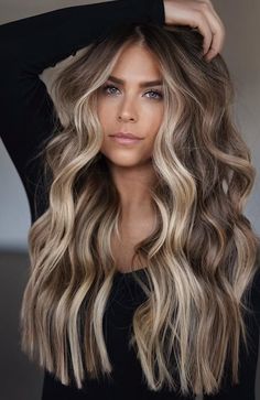 Rambut Brunette, Kadeřnické Trendy, Bronde Balayage, Brunette Hair With Highlights, Money Piece, Balayage Hair Dark, Beauty Corner, Dirty Blonde Hair