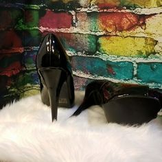 I just discovered this while shopping on Poshmark: Black peep toe pumps. Check it out! Price: $10 Size: 8, listed by dawnnythatsme Peep Toe Shoes, Toe Shoes, Women Trends, Christian Louboutin Pumps, Patent Leather, Christian Louboutin, Shoes Heels, Pumps