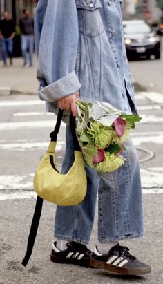 Jeans On Jeans, Bday Flowers, Black Plain Dress, Baggu Bags, Crescent Bag, Street Style Bags, Matching Sets Outfit, Bag Outfit, Mia 3