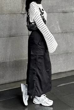 Cargo Skirt Inspo Outfit, Cargo Skirt Outfit Modest, Parachute Skirt Outfit Aesthetic, Cargo Skirt Outfit Aesthetic, Long Black Cargo Skirt Outfit, Black Parachute Skirt Outfit, Cargo Skirt Outfit Hijab, Acubi Hijab Outfit, Modest Acubi