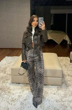 Fall Leopard Outfits, Leopard Pants Outfit Fall, Cheetah Pants Outfit Fall, Outfits With Leopard Pants, Satin Leopard Pants Outfit, Cheetah Print Flare Pants Outfit, Leopard Fall Outfit, Cheetah Fall Outfits