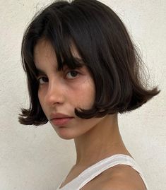 Dark Brown Wavy Bob, Sleek Bob With Bangs, Wet Look Bob, Lip Length Bob, French Bob Straight Hair, Parisian Hair, Chic Bob, Shaggy Hair, Happy Hair