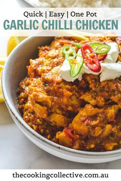 the recipe for garlic chilli chicken is shown in a bowl