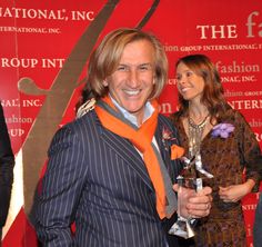 Vasken holding his award at the Fashion Group International gala event. Geena Davis And Jeff Goldblum, Gala Events, Fashion Group, Health