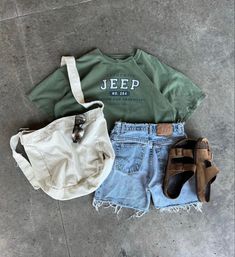 Credit~agedivy Granola Outfits, Vintage Jeep, Pastel Outfit, Outfit Inspo Summer, Outfits Casuales, Look Cool